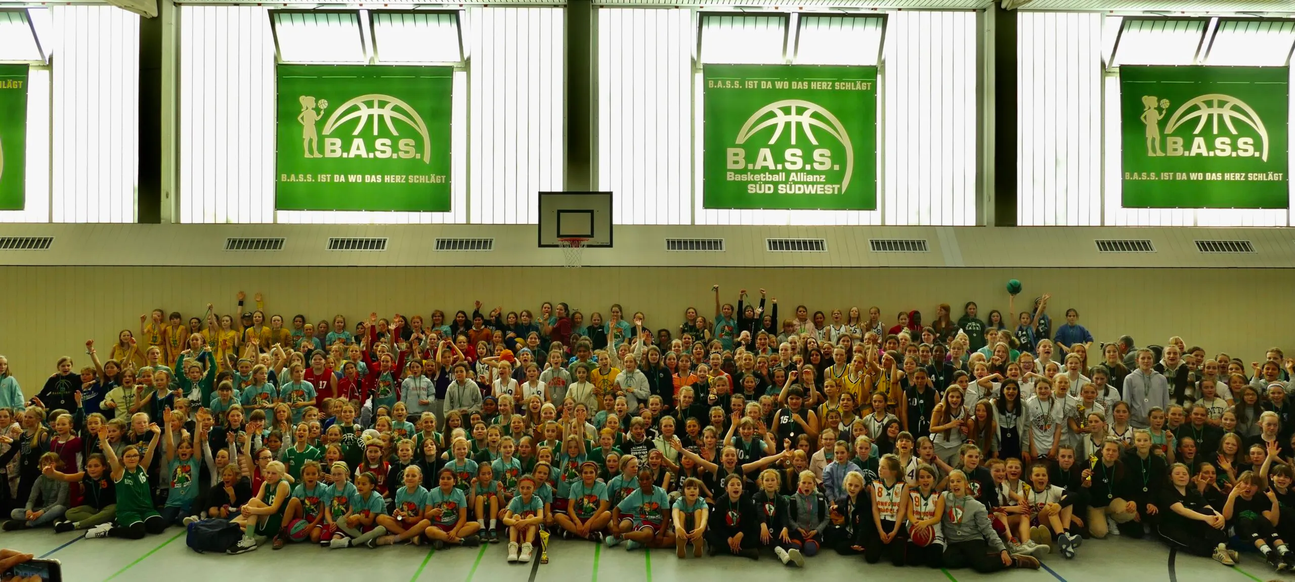 Blick in die Sporthalle von BASS Berlin während eines Spiels.